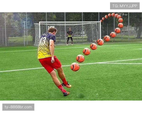 先踢到球就一定不犯规？规则拆解关键判罚逻辑