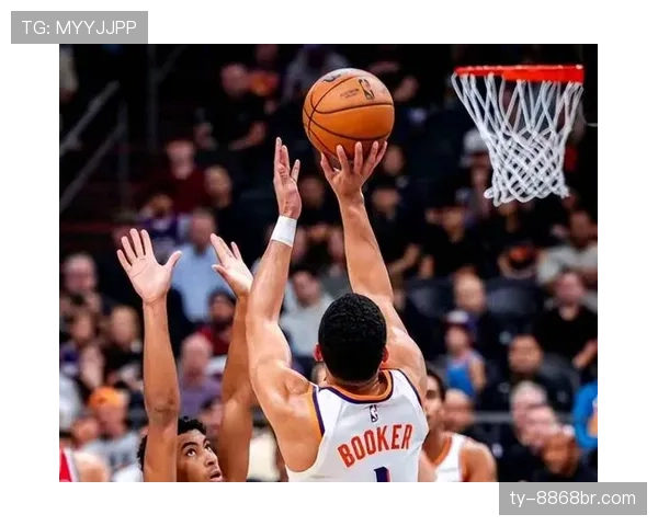 德文·布克突破拉开得分差距 提升太阳关键回合效率