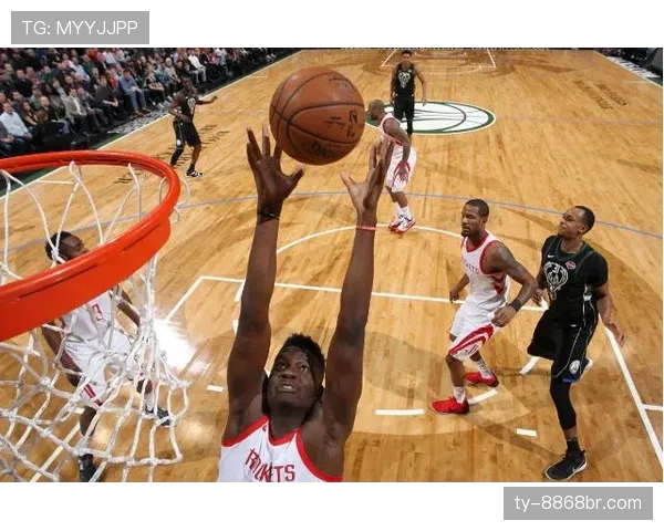 拉贾·朗多突破争抢篮板提升季后赛关键球影响力